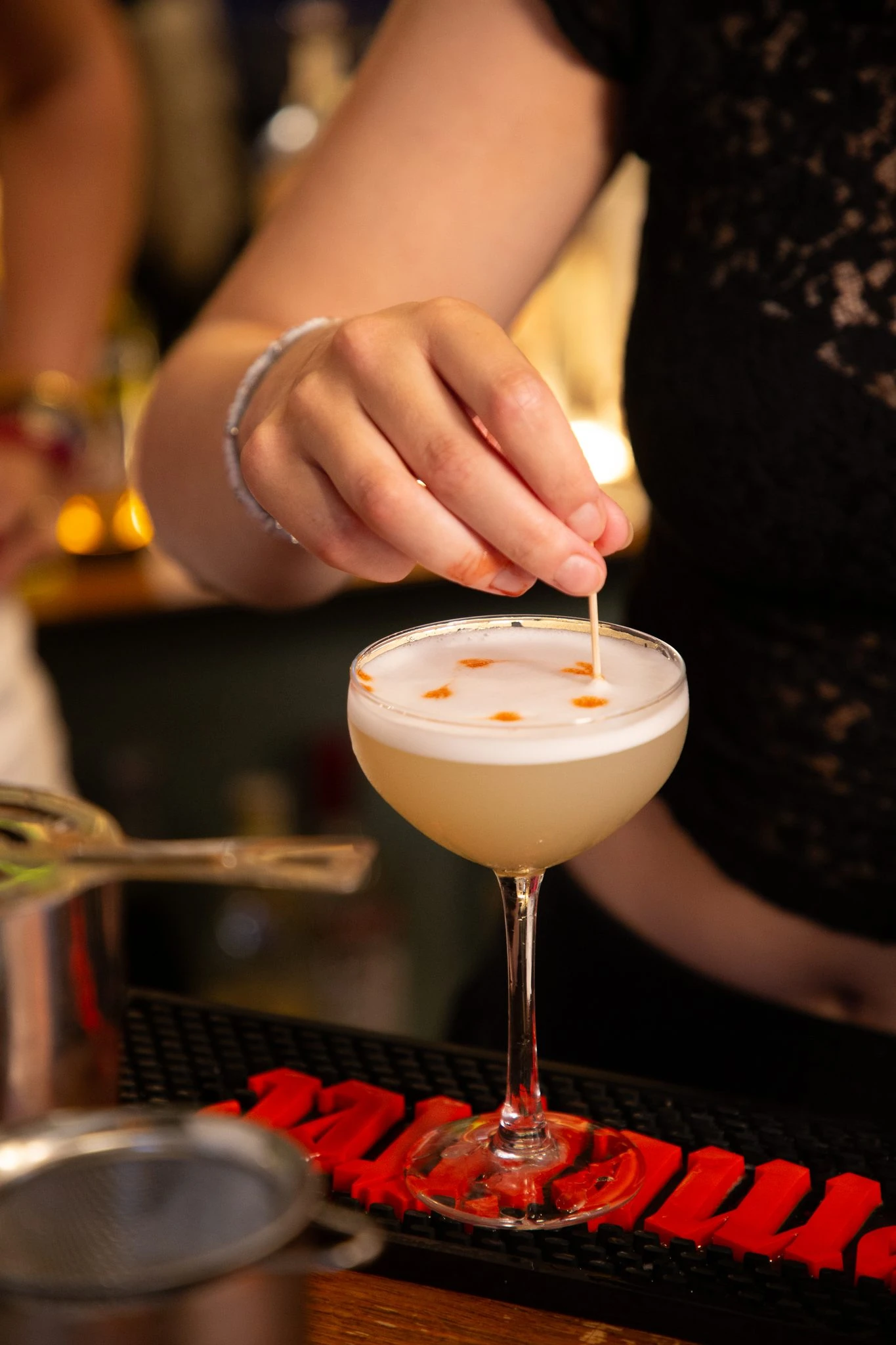 close-up-van-een-afgewerkte-cocktail-tijdens-de-workshop-bij-bpm-bar-eixample - kopie